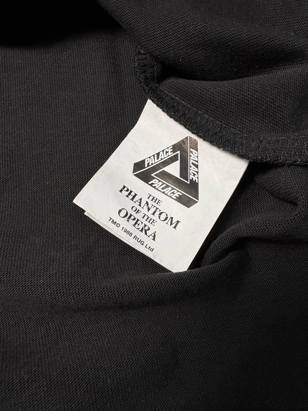 Palace 'Phantom of the Opera' Graphic Tee – Black – Gr. M (10/10 Zustand)