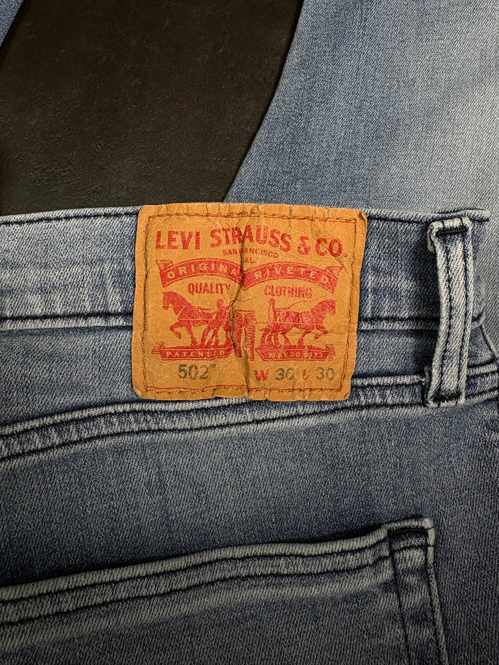 Levi’s 502 Tapered Jeans – Light Blue Vintage Wash – Gr. W35 / L28 (Maße beachten!)