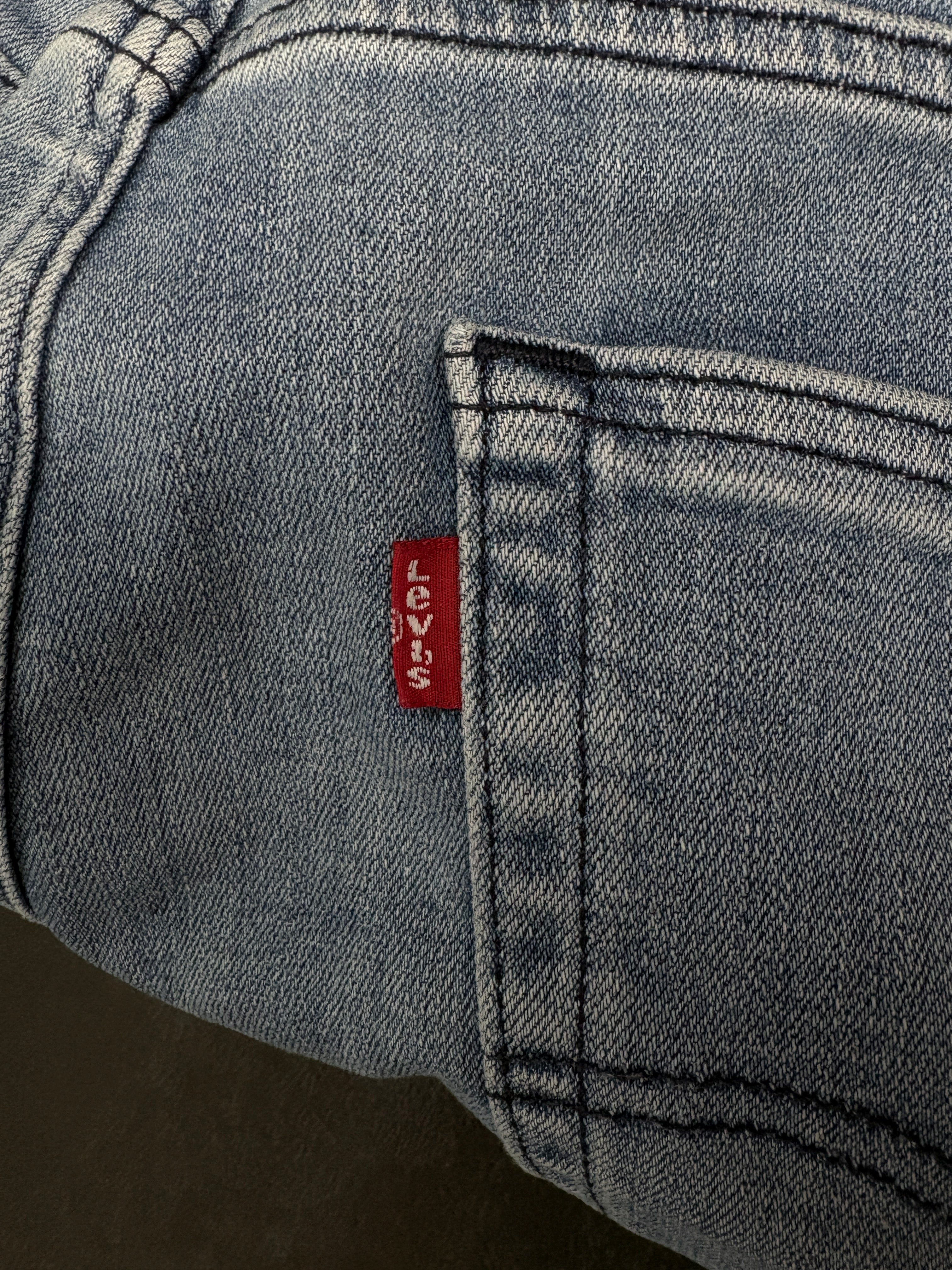 Levi’s 502 Tapered Jeans – Light Blue Vintage Wash – Gr. W35 / L28 (Maße beachten!)