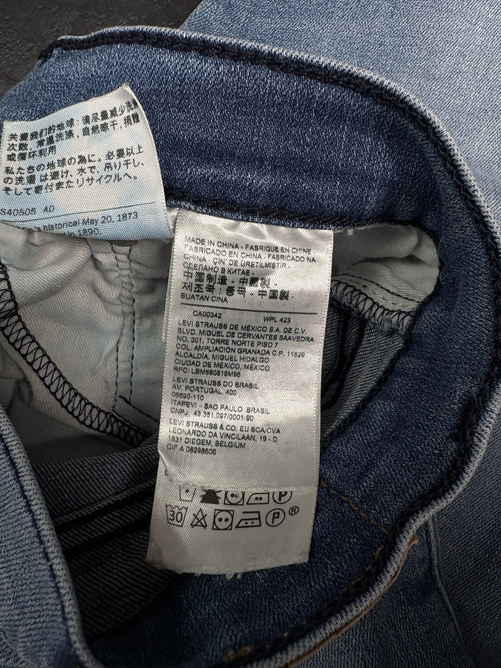 Levi’s 502 Tapered Jeans – Light Blue Vintage Wash – Gr. W35 / L28 (Maße beachten!)