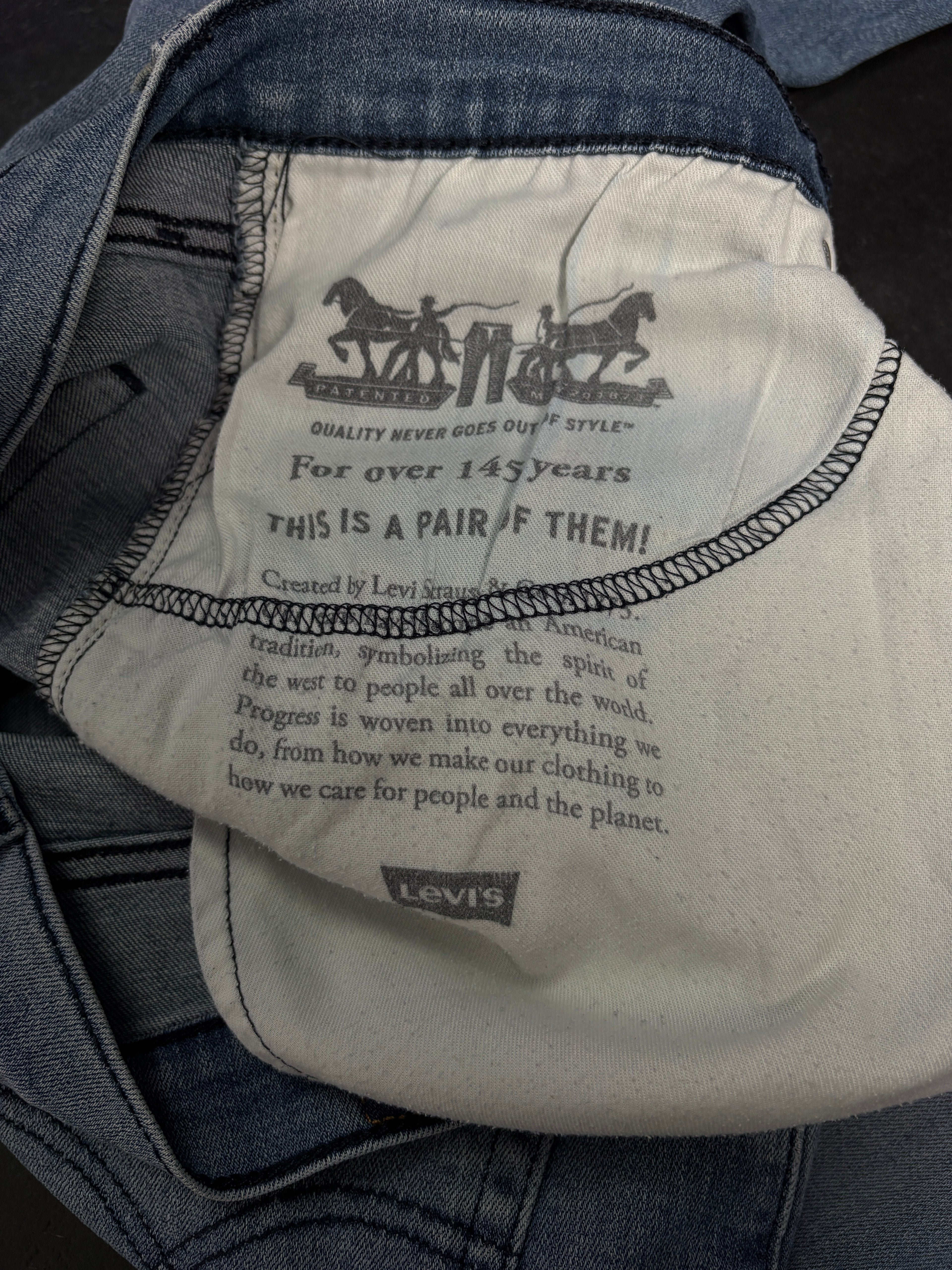 Levi’s 502 Tapered Jeans – Light Blue Vintage Wash – Gr. W35 / L28 (Maße beachten!)